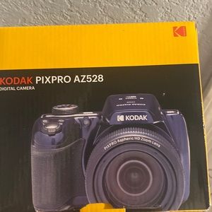 KODAK PIXPRO AZ528 ( 64GB CARD included )